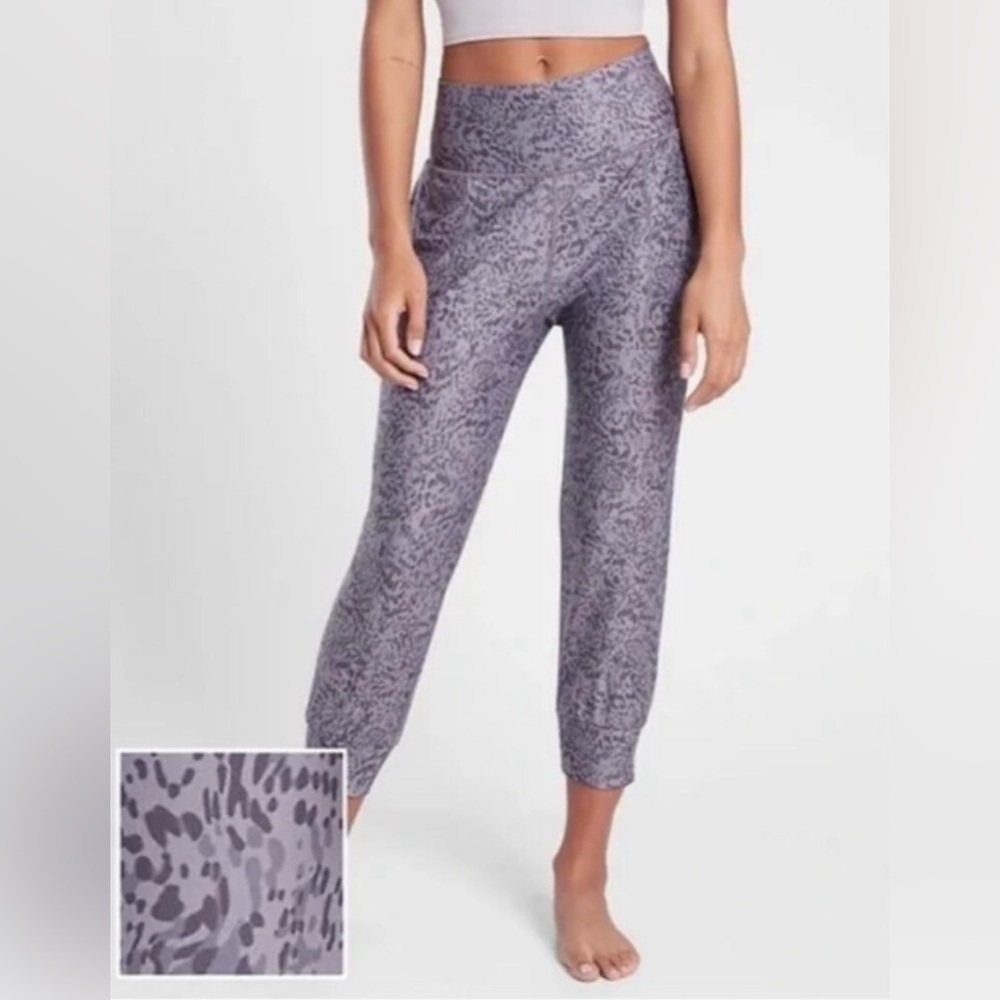 ATHLETA Salutation Printed Crop Jogger Size Small